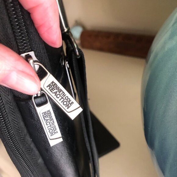 Kenneth Cole Reaction ProTec Faux Pebbled Leather Slim 16" Laptop Business Brief - Picture 4 of 8